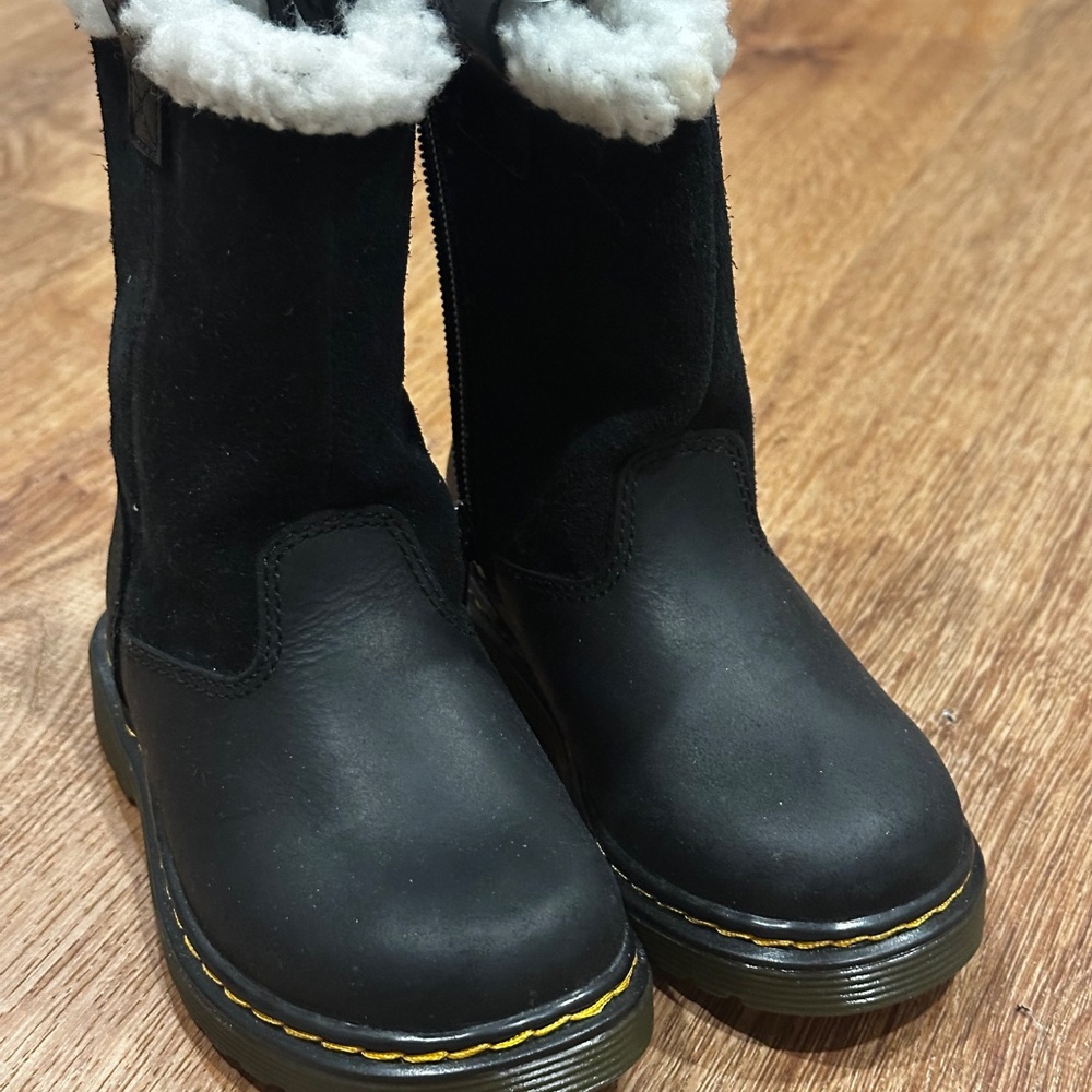 Girls Dr Martens Juney boots - Picture 6 of 8
